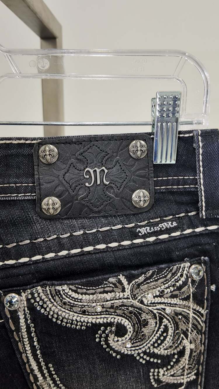 Miss Me Women’s Embellished Distressed Denim Shorts – Size 30 - Picture 4 of 4